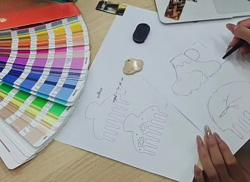 Start designing the color, material, and shape of the acetate hair clip