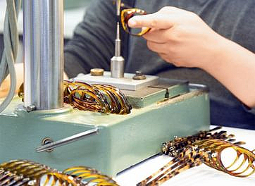 Mass assembly of acetate sunglasses temples
