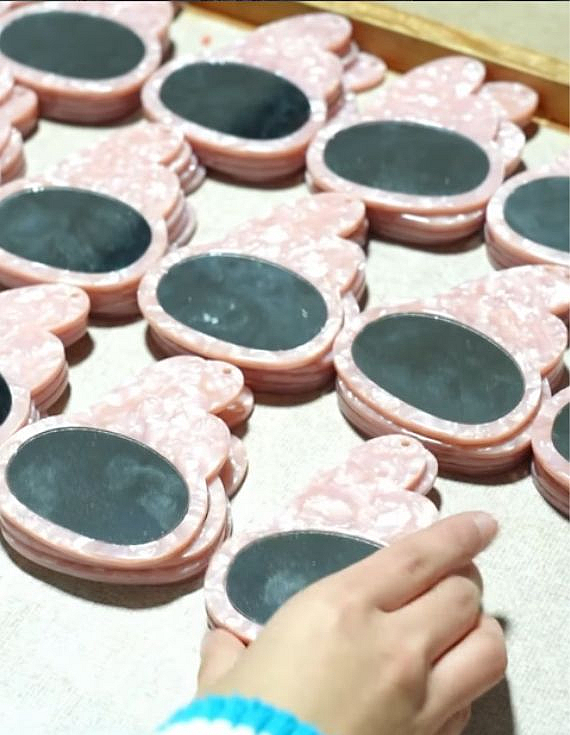 Manufacturing Pink Marble-Patterned Acetate Mirrors